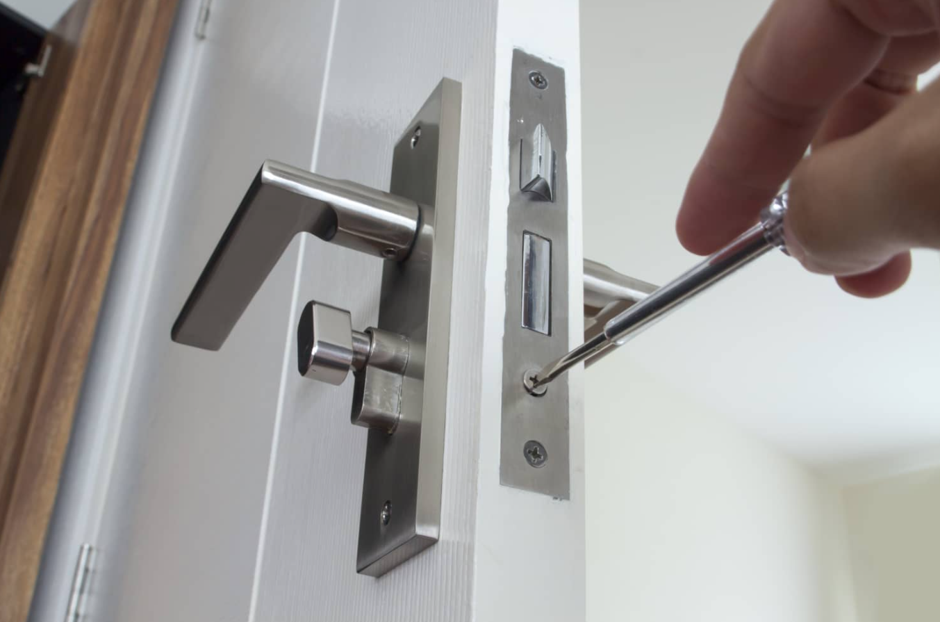 commercial lock and key change service.