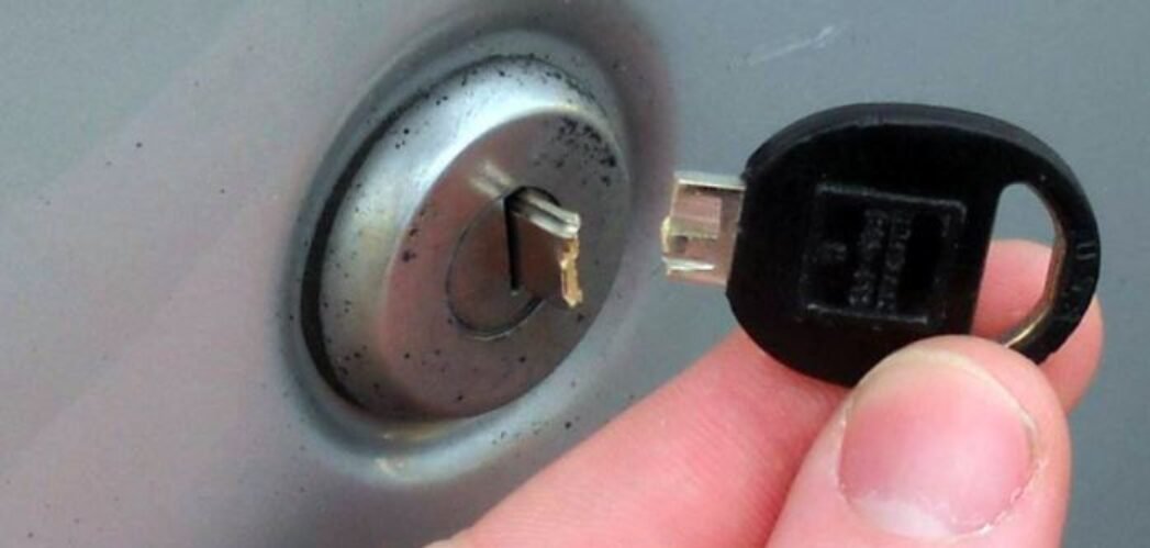 Why DIY Broken Car Key Extraction Can Ruin Your Ignition