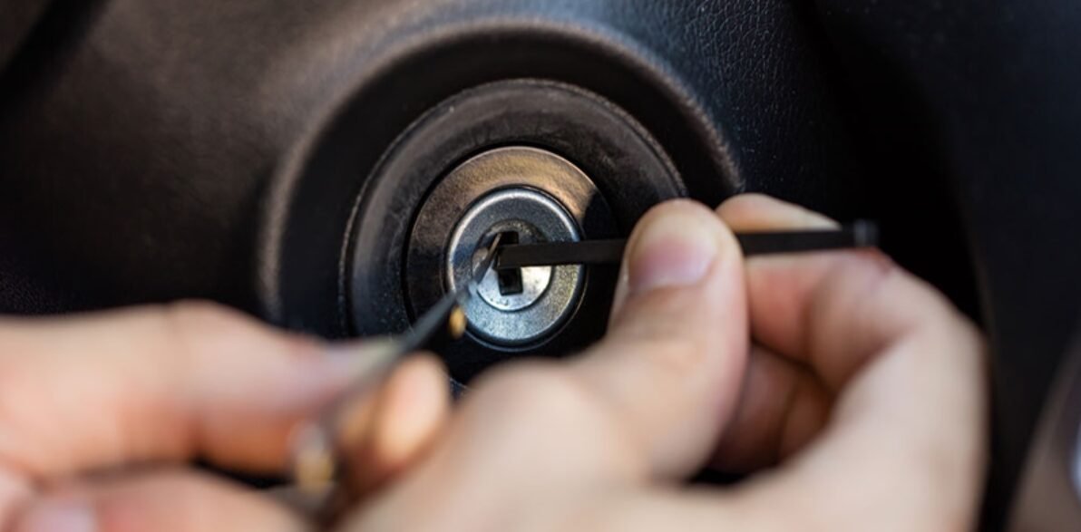 What an Auto Locksmith Wants You to Know About Car Key Extraction