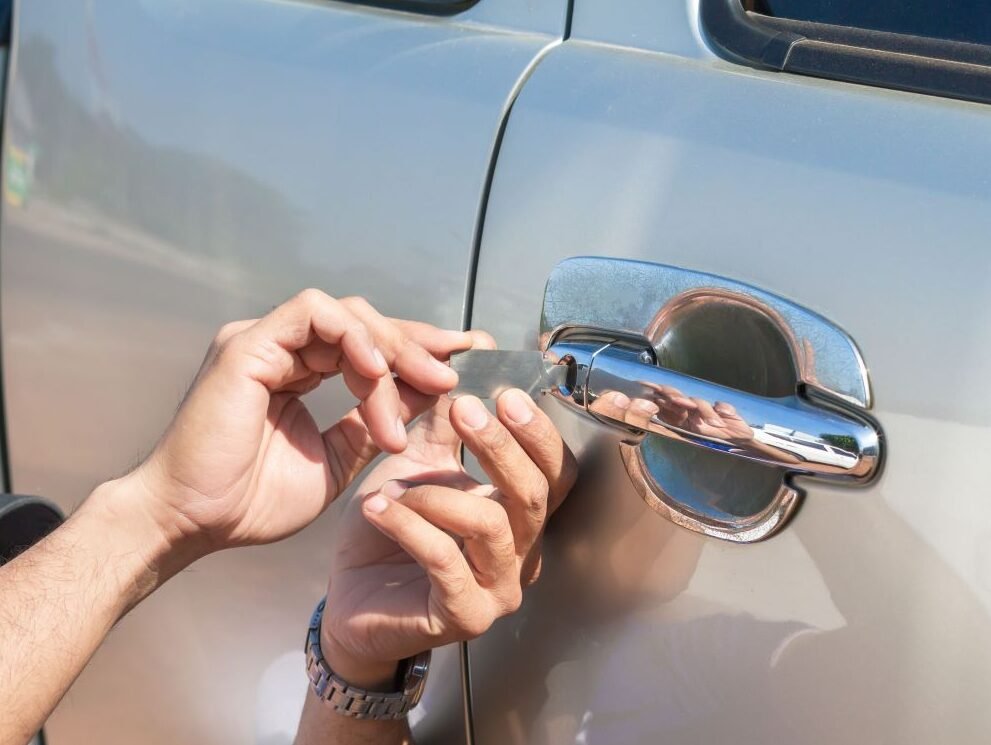 How a Car Lock Service Unlocks Your Car Without a Scratch