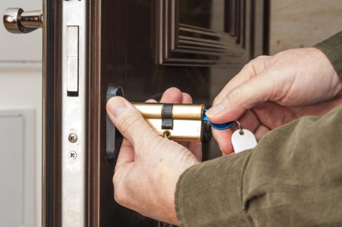 Business Downtime: Why Every Manager Needs an Emergency Locksmith on Speed Dial